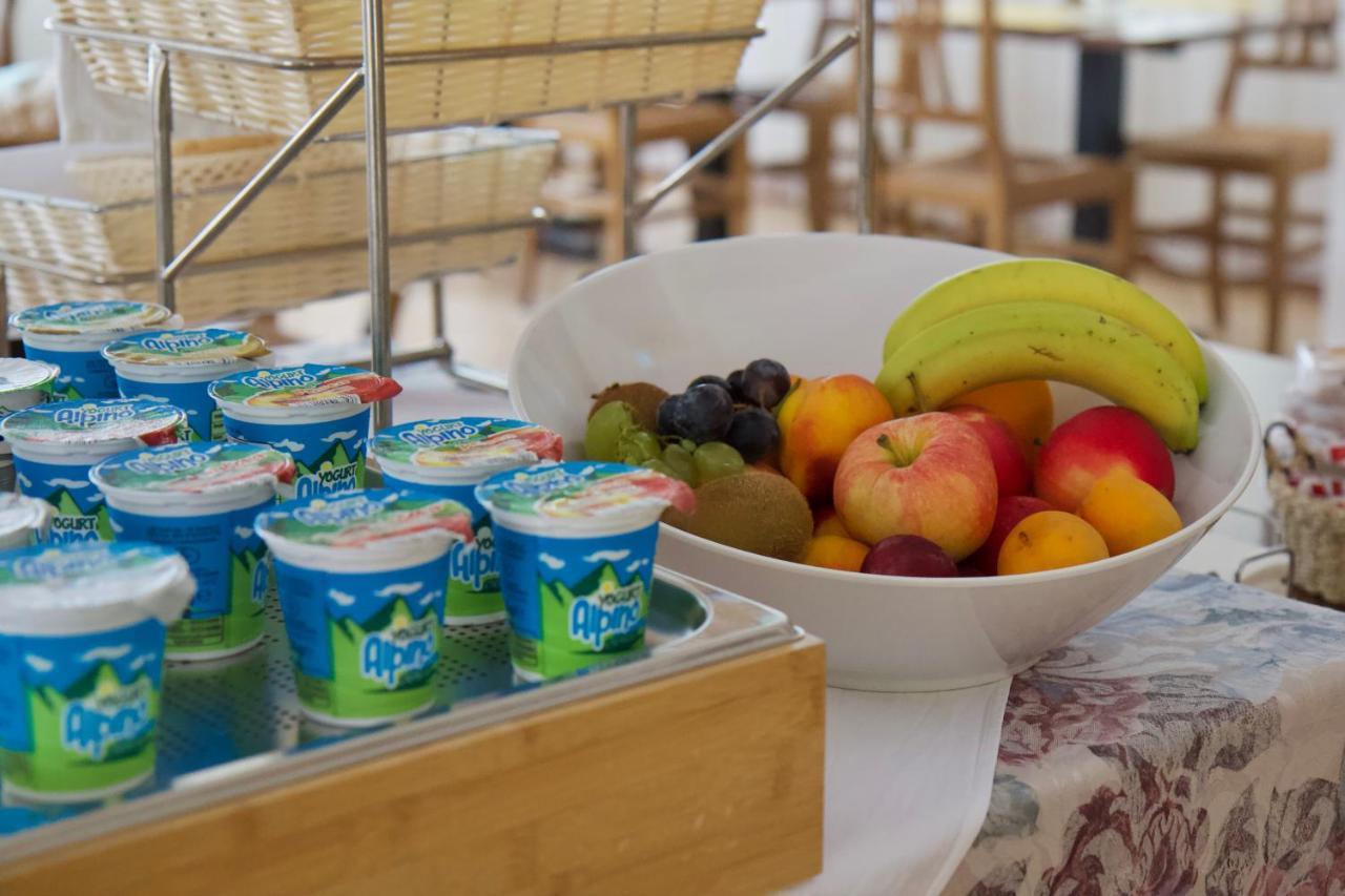Hotel Villa Clara Torbole Sul Garda Ngoại thất bức ảnh