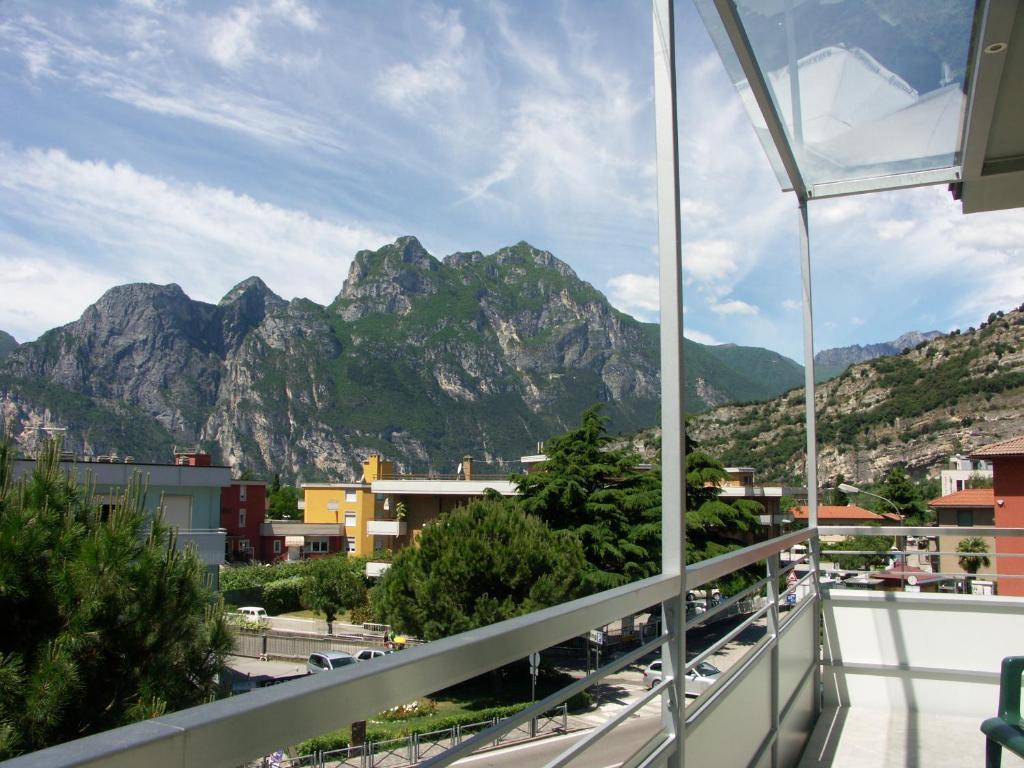 Hotel Villa Clara Torbole Sul Garda Ngoại thất bức ảnh