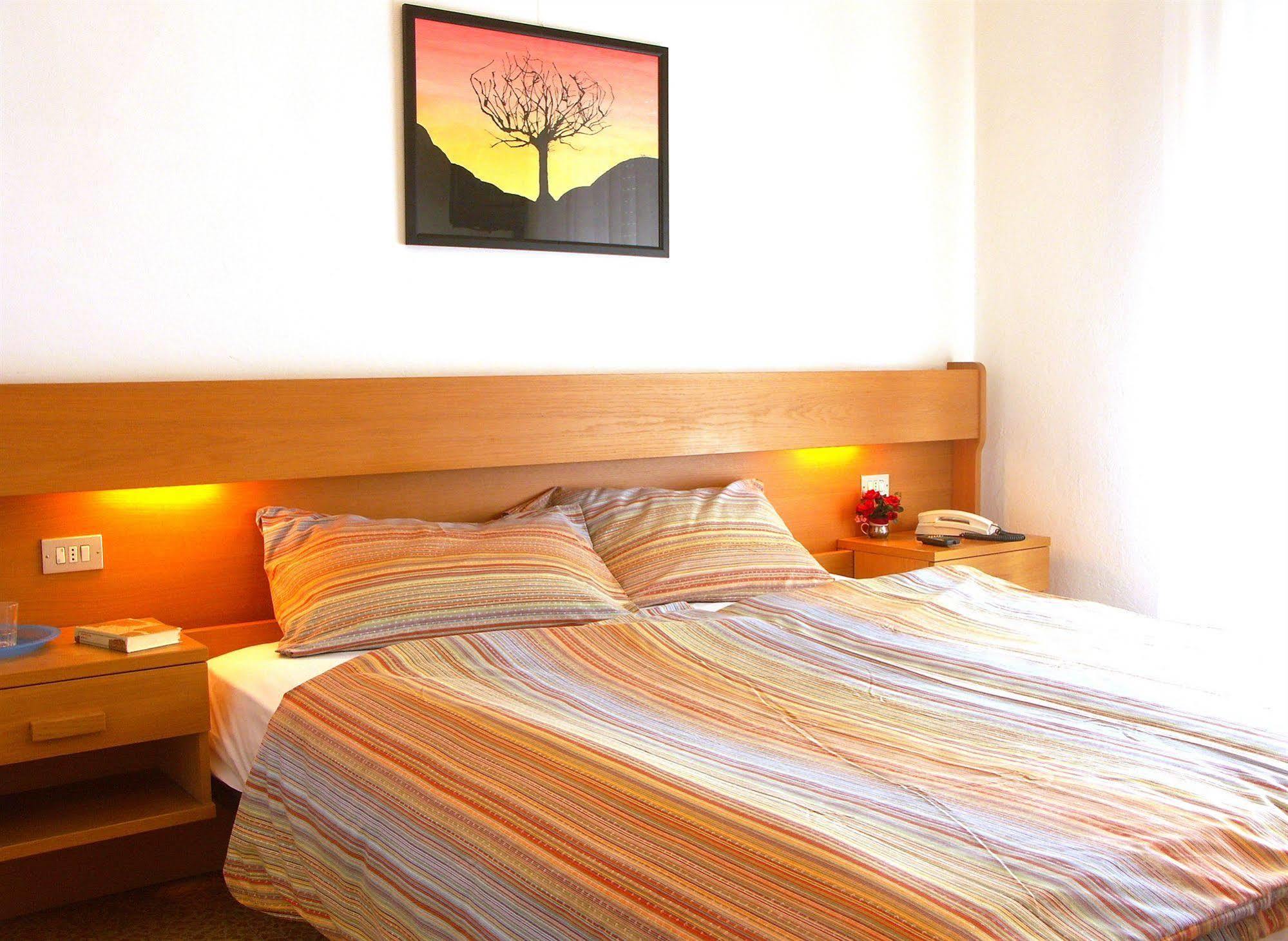 Hotel Villa Clara Torbole Sul Garda Ngoại thất bức ảnh