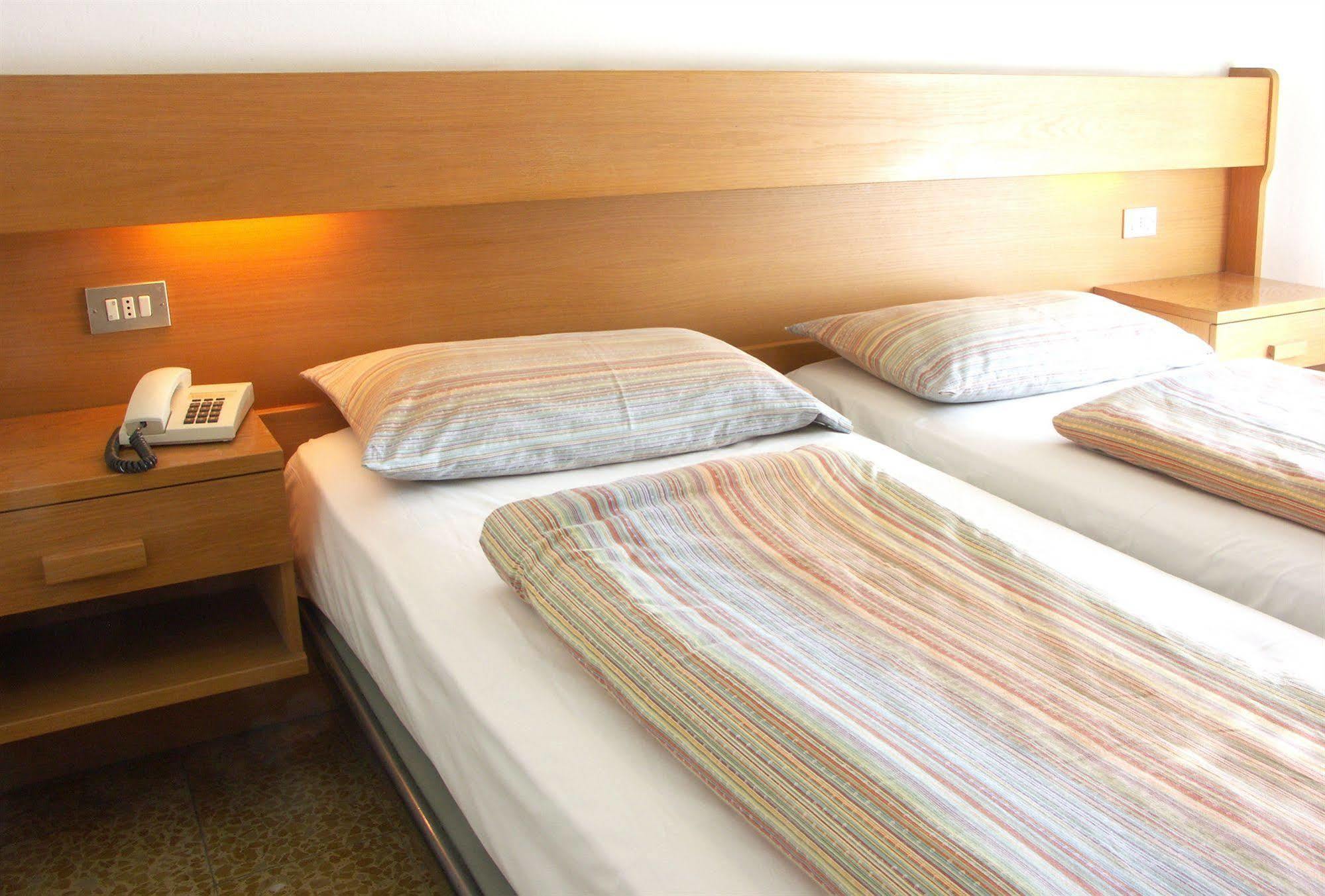 Hotel Villa Clara Torbole Sul Garda Ngoại thất bức ảnh