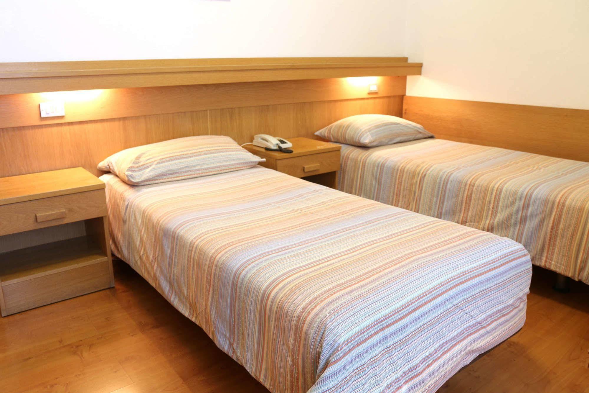 Hotel Villa Clara Torbole Sul Garda Ngoại thất bức ảnh