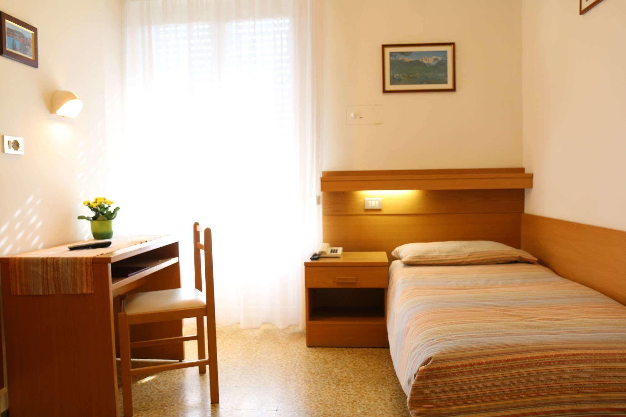 Hotel Villa Clara Torbole Sul Garda Ngoại thất bức ảnh
