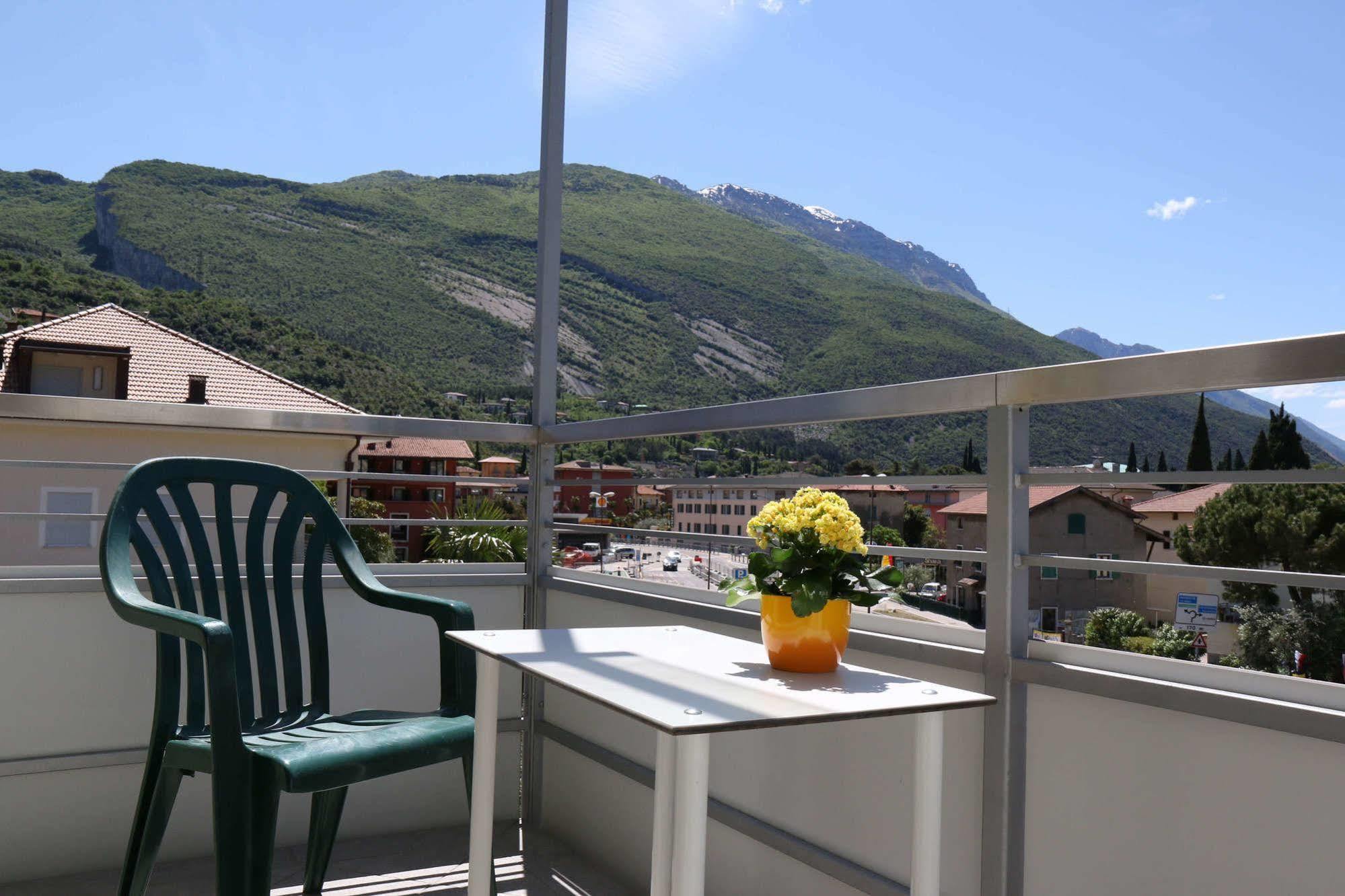 Hotel Villa Clara Torbole Sul Garda Ngoại thất bức ảnh